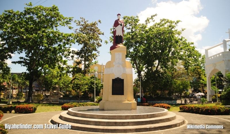 Naga City Tourist Spots - Plaza Jorge Barlin