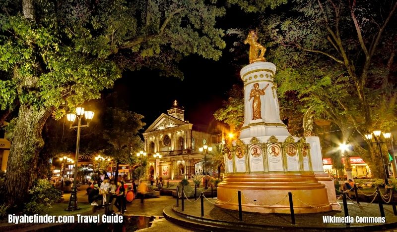 Naga City Tourist Spots - Plaza Quince Martires