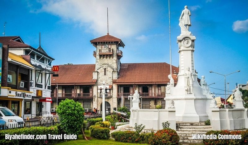 Zamboanga Tourist Spots - Zamboanga City Hall And Rizal Park